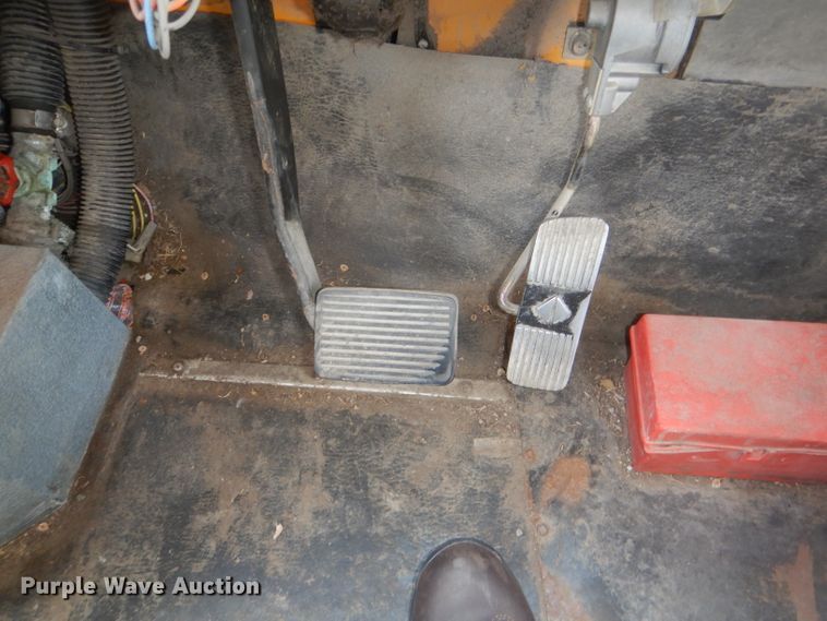 image for item DG4790 1995 International 3800 school bus