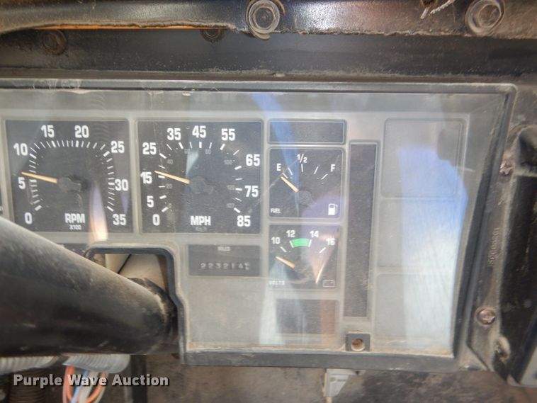 image for item DG4790 1995 International 3800 school bus