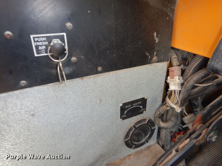 image for item DG4790 1995 International 3800 school bus