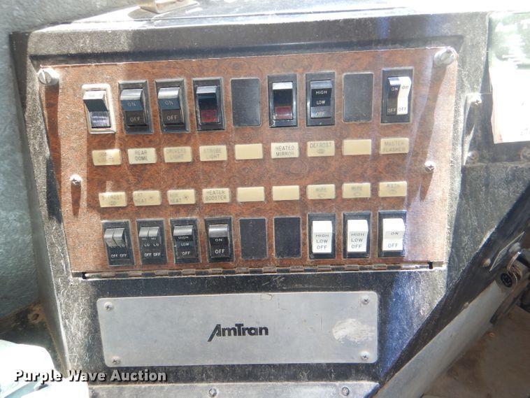 image for item DG4790 1995 International 3800 school bus