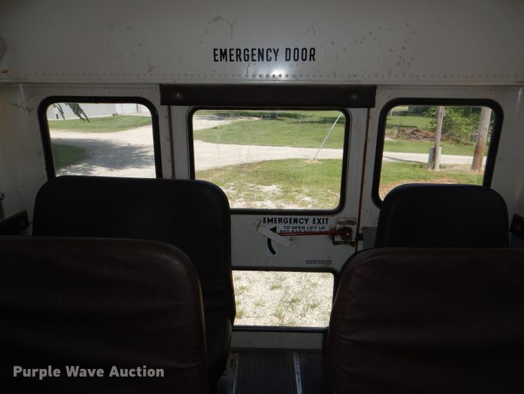 image for item DG4790 1995 International 3800 school bus