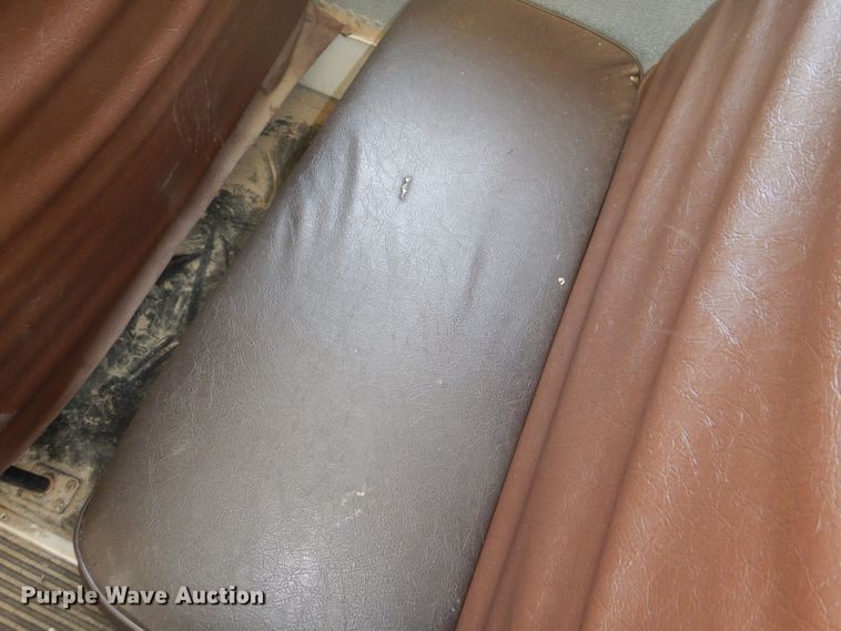 image for item DG4790 1995 International 3800 school bus