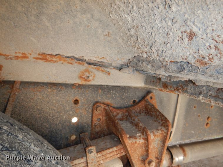 image for item DG4790 1995 International 3800 school bus