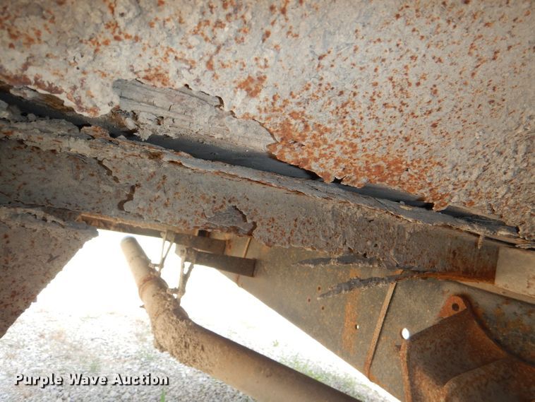 image for item DG4790 1995 International 3800 school bus