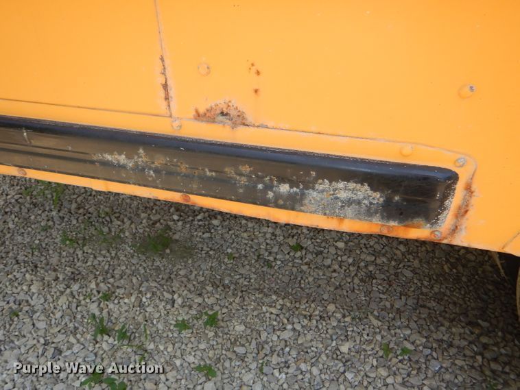 image for item DG4790 1995 International 3800 school bus