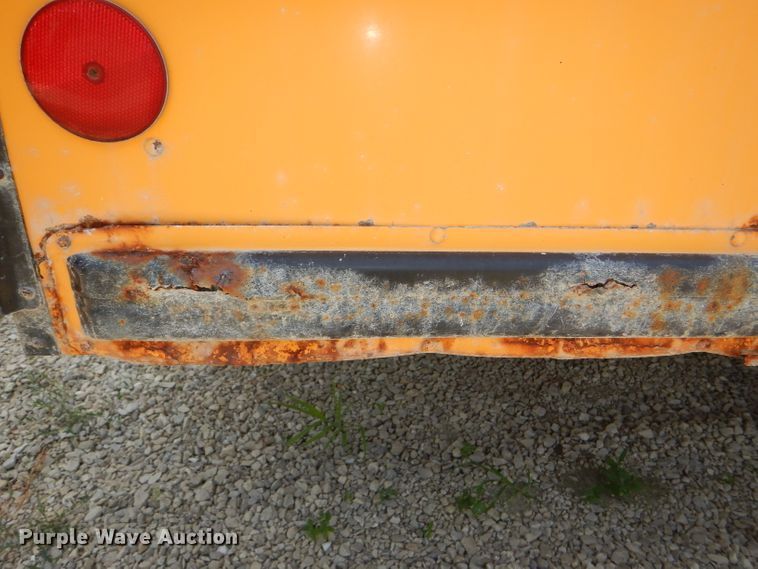 image for item DG4790 1995 International 3800 school bus