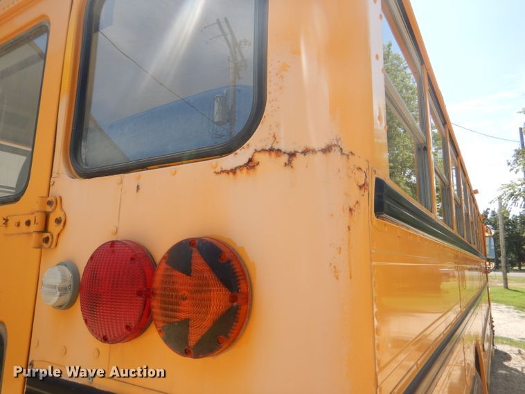 image for item DG4790 1995 International 3800 school bus