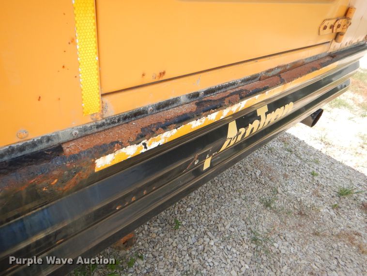 image for item DG4790 1995 International 3800 school bus