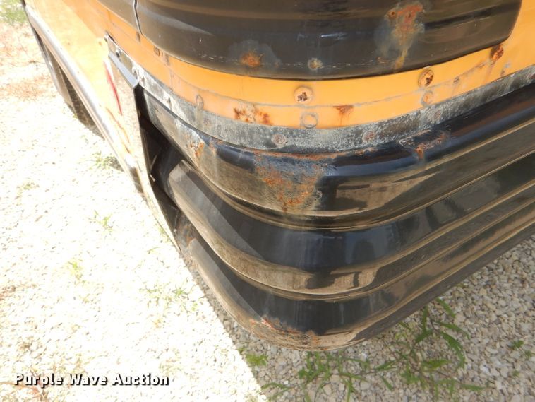 image for item DG4790 1995 International 3800 school bus