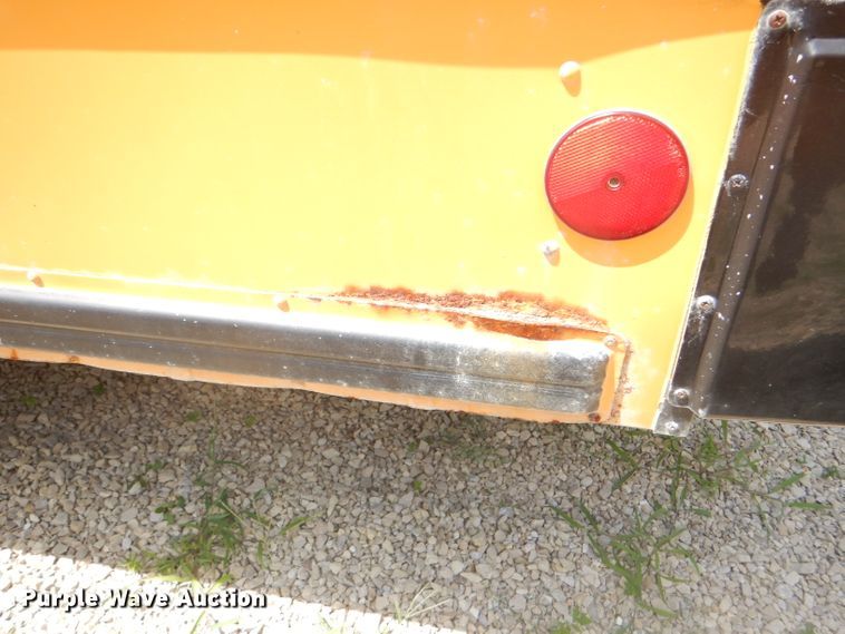 image for item DG4790 1995 International 3800 school bus