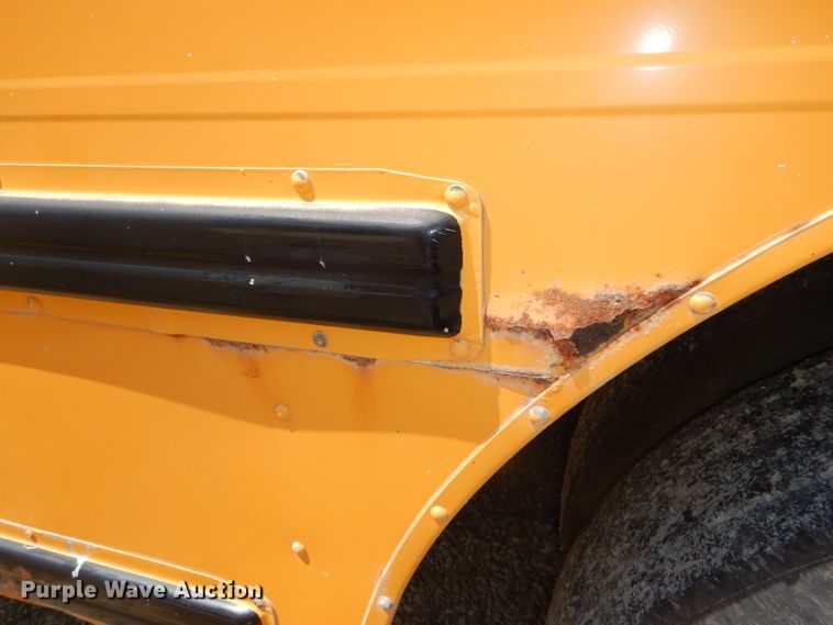 image for item DG4790 1995 International 3800 school bus