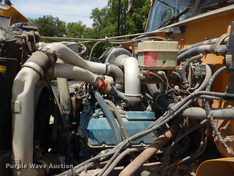 image for item DG4790 1995 International 3800 school bus