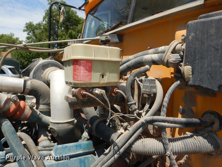 image for item DG4790 1995 International 3800 school bus