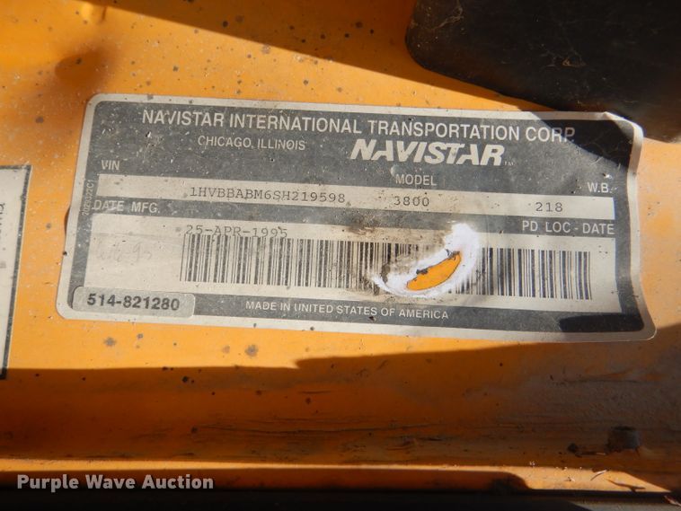 image for item DG4790 1995 International 3800 school bus