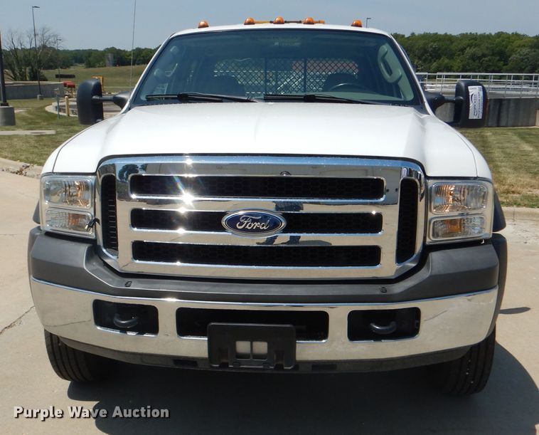 image for item DG4822 2005 Ford F550 Super Duty Crew Cab flatbed truck