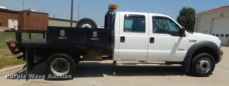 image for item DG4822 2005 Ford F550 Super Duty Crew Cab flatbed truck