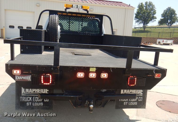image for item DG4822 2005 Ford F550 Super Duty Crew Cab flatbed truck