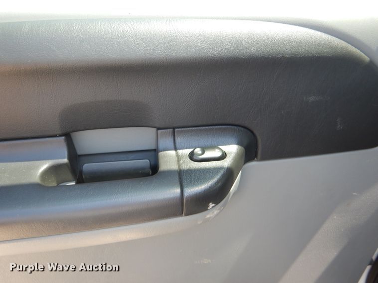 image for item DG4822 2005 Ford F550 Super Duty Crew Cab flatbed truck