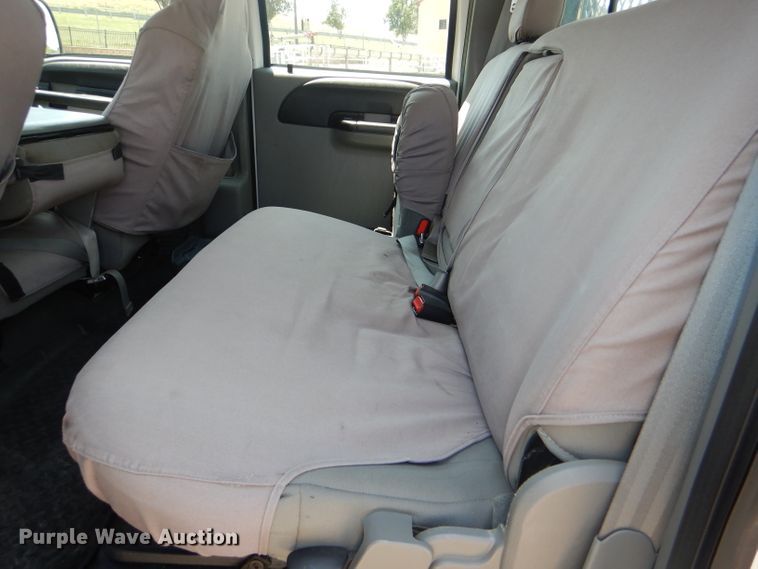 image for item DG4822 2005 Ford F550 Super Duty Crew Cab flatbed truck