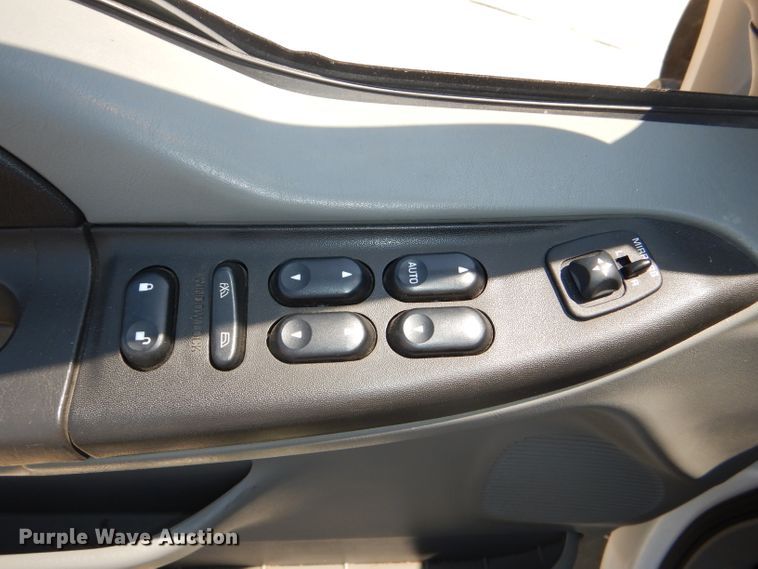 image for item DG4822 2005 Ford F550 Super Duty Crew Cab flatbed truck