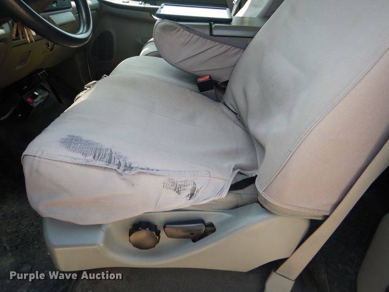 image for item DG4822 2005 Ford F550 Super Duty Crew Cab flatbed truck