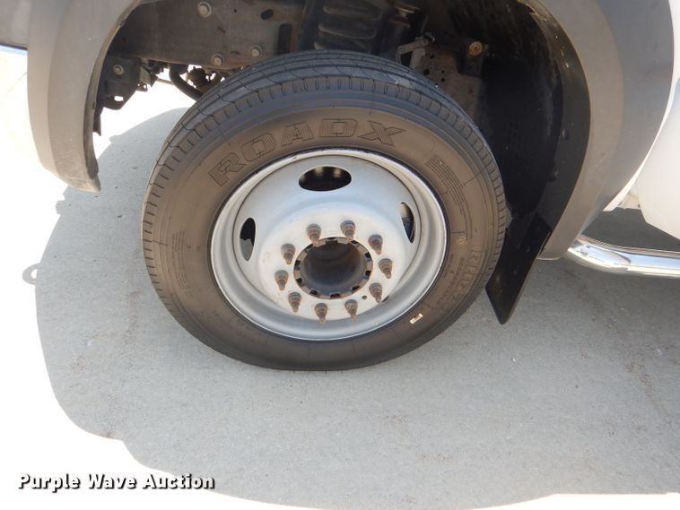 image for item DG4822 2005 Ford F550 Super Duty Crew Cab flatbed truck