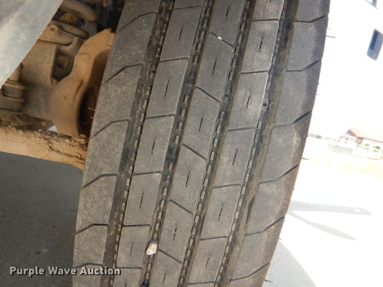 image for item DG4822 2005 Ford F550 Super Duty Crew Cab flatbed truck