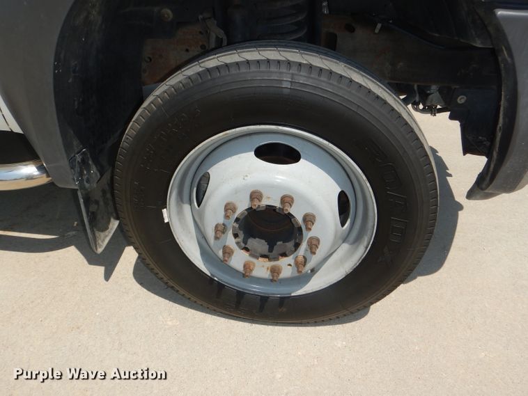 image for item DG4822 2005 Ford F550 Super Duty Crew Cab flatbed truck