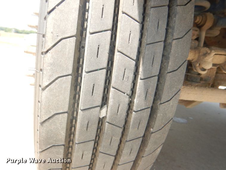 image for item DG4822 2005 Ford F550 Super Duty Crew Cab flatbed truck