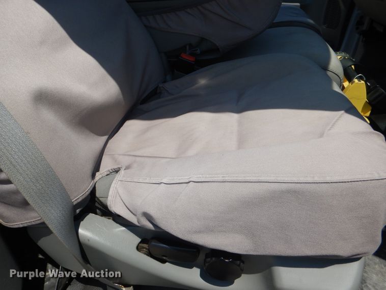 image for item DG4822 2005 Ford F550 Super Duty Crew Cab flatbed truck