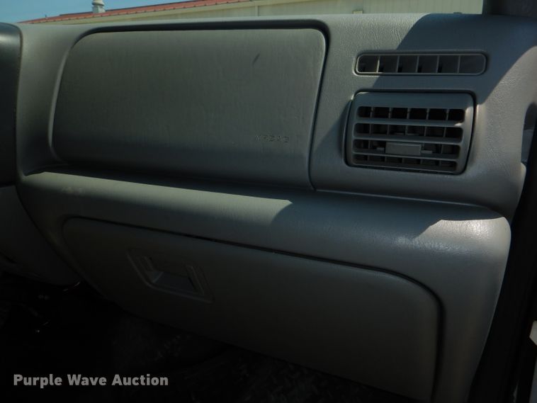 image for item DG4822 2005 Ford F550 Super Duty Crew Cab flatbed truck