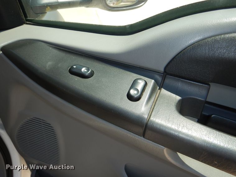 image for item DG4822 2005 Ford F550 Super Duty Crew Cab flatbed truck