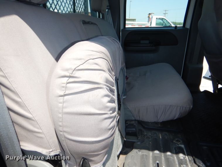 image for item DG4822 2005 Ford F550 Super Duty Crew Cab flatbed truck