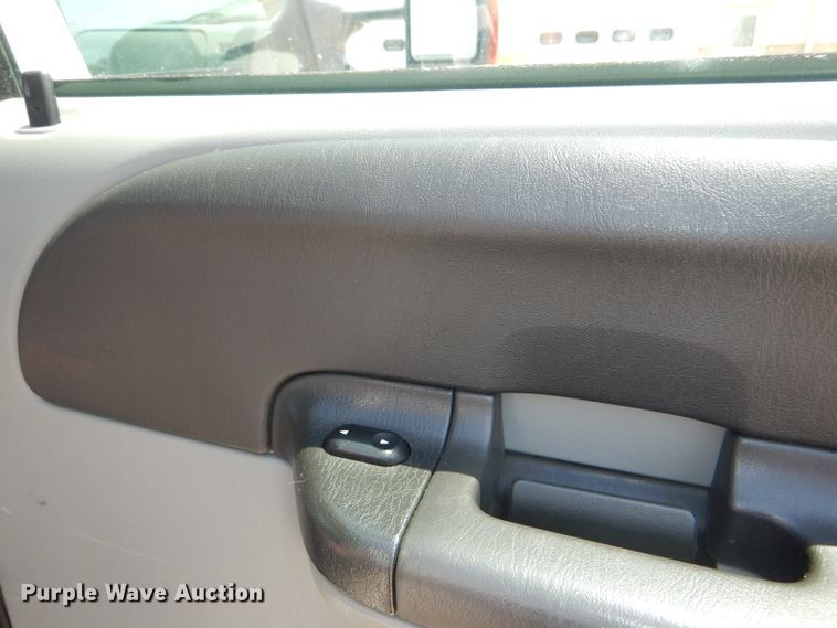 image for item DG4822 2005 Ford F550 Super Duty Crew Cab flatbed truck