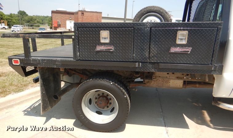 image for item DG4822 2005 Ford F550 Super Duty Crew Cab flatbed truck