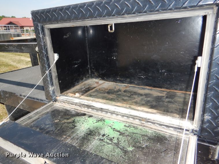 image for item DG4822 2005 Ford F550 Super Duty Crew Cab flatbed truck