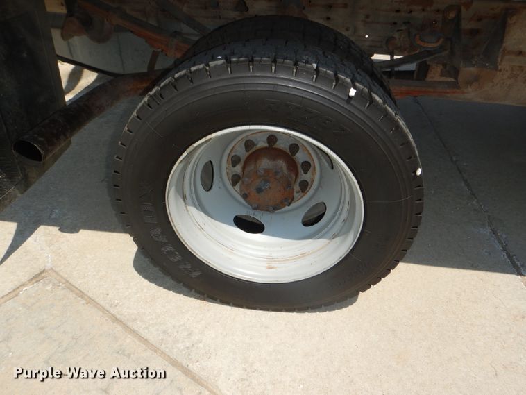 image for item DG4822 2005 Ford F550 Super Duty Crew Cab flatbed truck