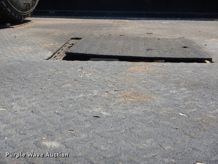 image for item DG4822 2005 Ford F550 Super Duty Crew Cab flatbed truck