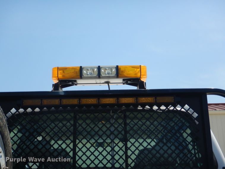 image for item DG4822 2005 Ford F550 Super Duty Crew Cab flatbed truck