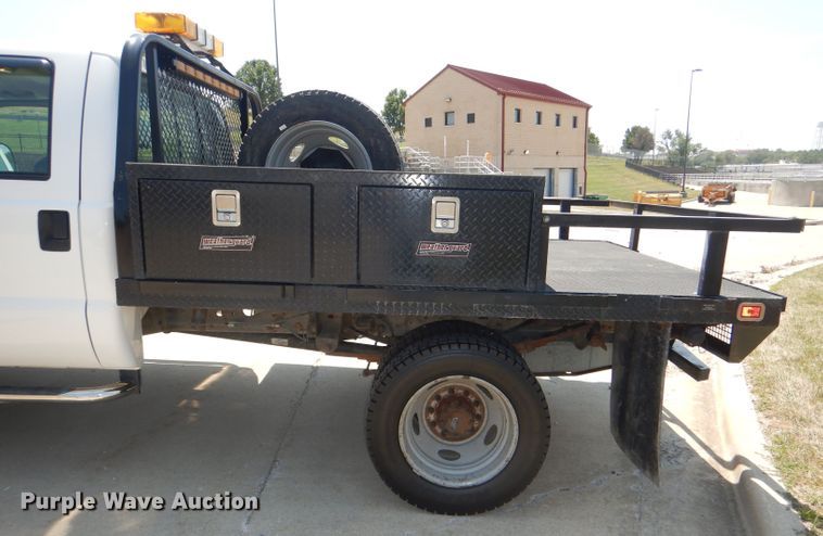 image for item DG4822 2005 Ford F550 Super Duty Crew Cab flatbed truck