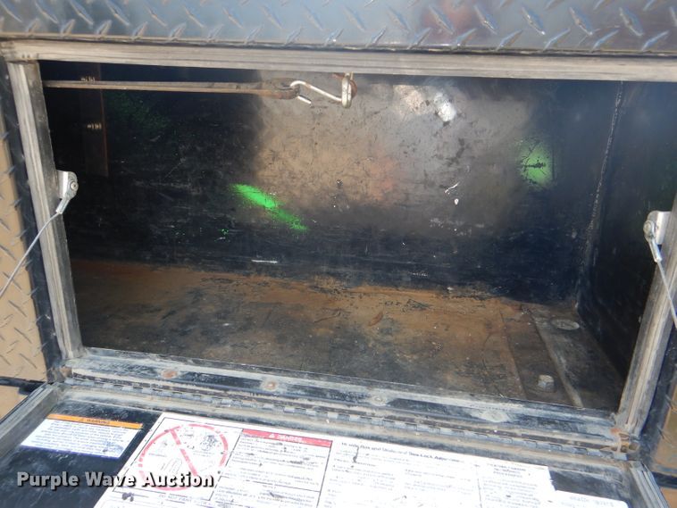 image for item DG4822 2005 Ford F550 Super Duty Crew Cab flatbed truck