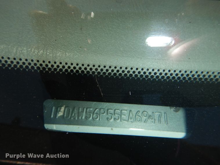 image for item DG4822 2005 Ford F550 Super Duty Crew Cab flatbed truck