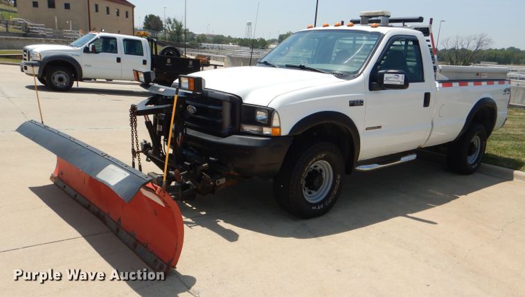 image for item DG4823 2002 Ford F350 Super Duty XL pickup truck