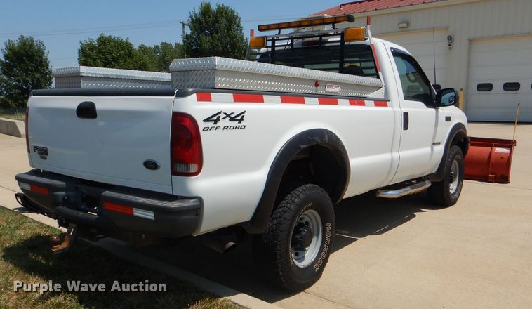 image for item DG4823 2002 Ford F350 Super Duty XL pickup truck