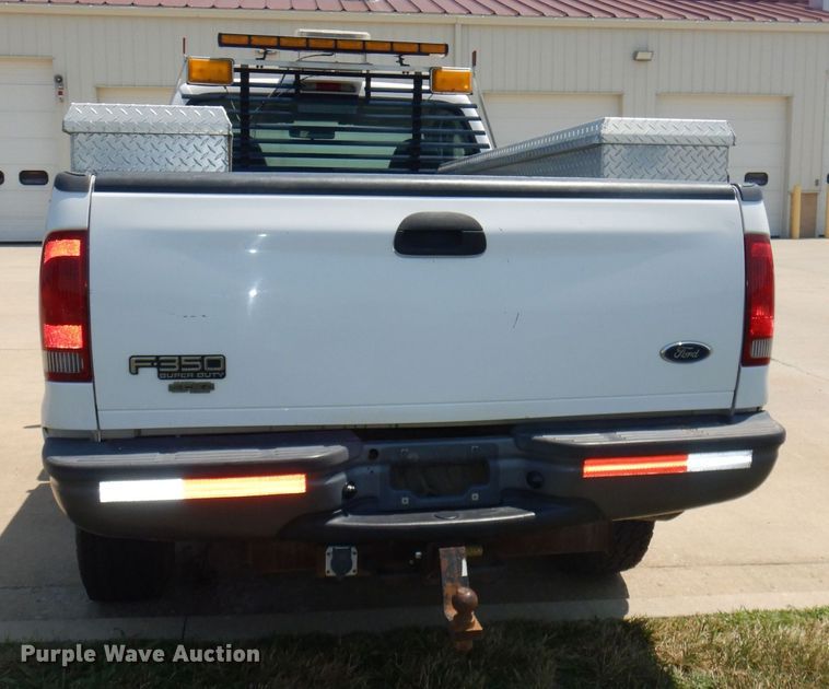 image for item DG4823 2002 Ford F350 Super Duty XL pickup truck