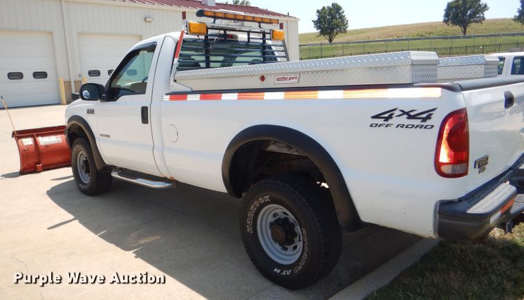 image for item DG4823 2002 Ford F350 Super Duty XL pickup truck
