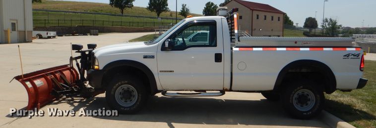 image for item DG4823 2002 Ford F350 Super Duty XL pickup truck