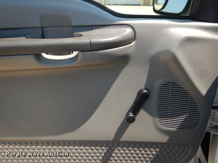 image for item DG4823 2002 Ford F350 Super Duty XL pickup truck