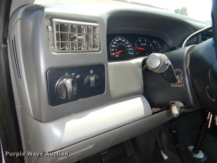 image for item DG4823 2002 Ford F350 Super Duty XL pickup truck