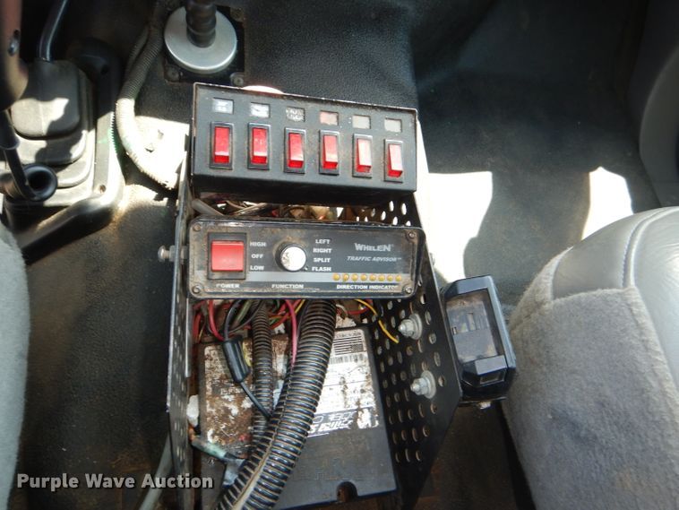 image for item DG4823 2002 Ford F350 Super Duty XL pickup truck